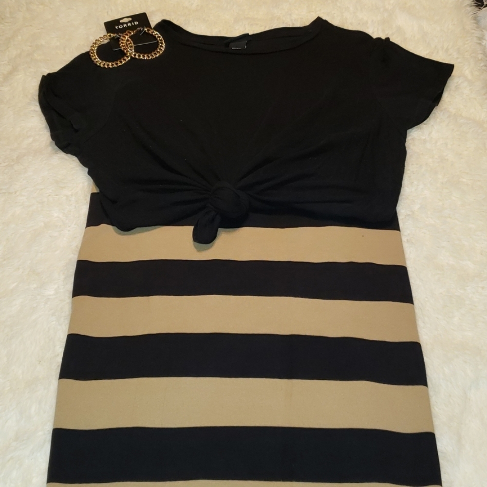 Old Navy Tan and Black Mini Skirt